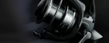 KOŁOWROTEK SPINNINGOWY INC - Kołowrotek spinningowy Okuma INC - do dalekiego rzutu na karpie - płytka szpula - długi skok szpuli 30 mm